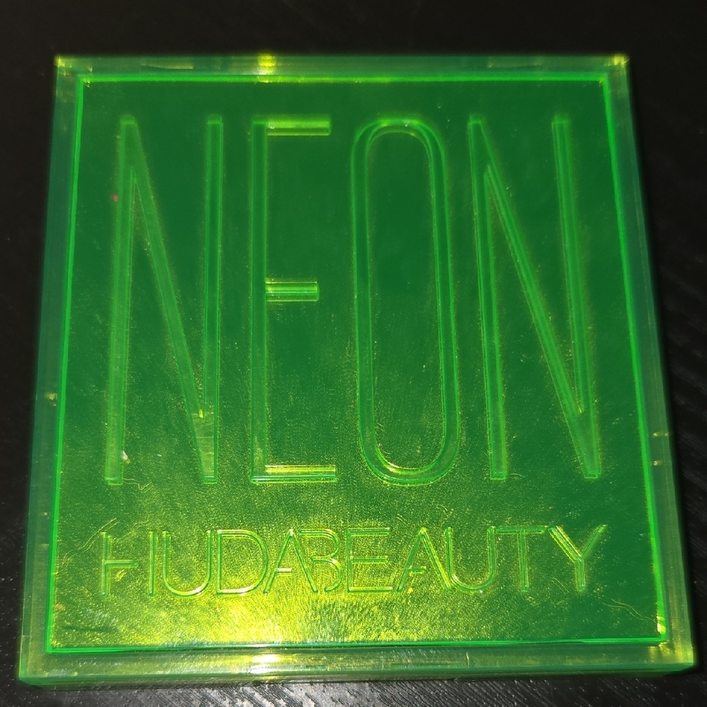 Huda Beauty Neon Green Case